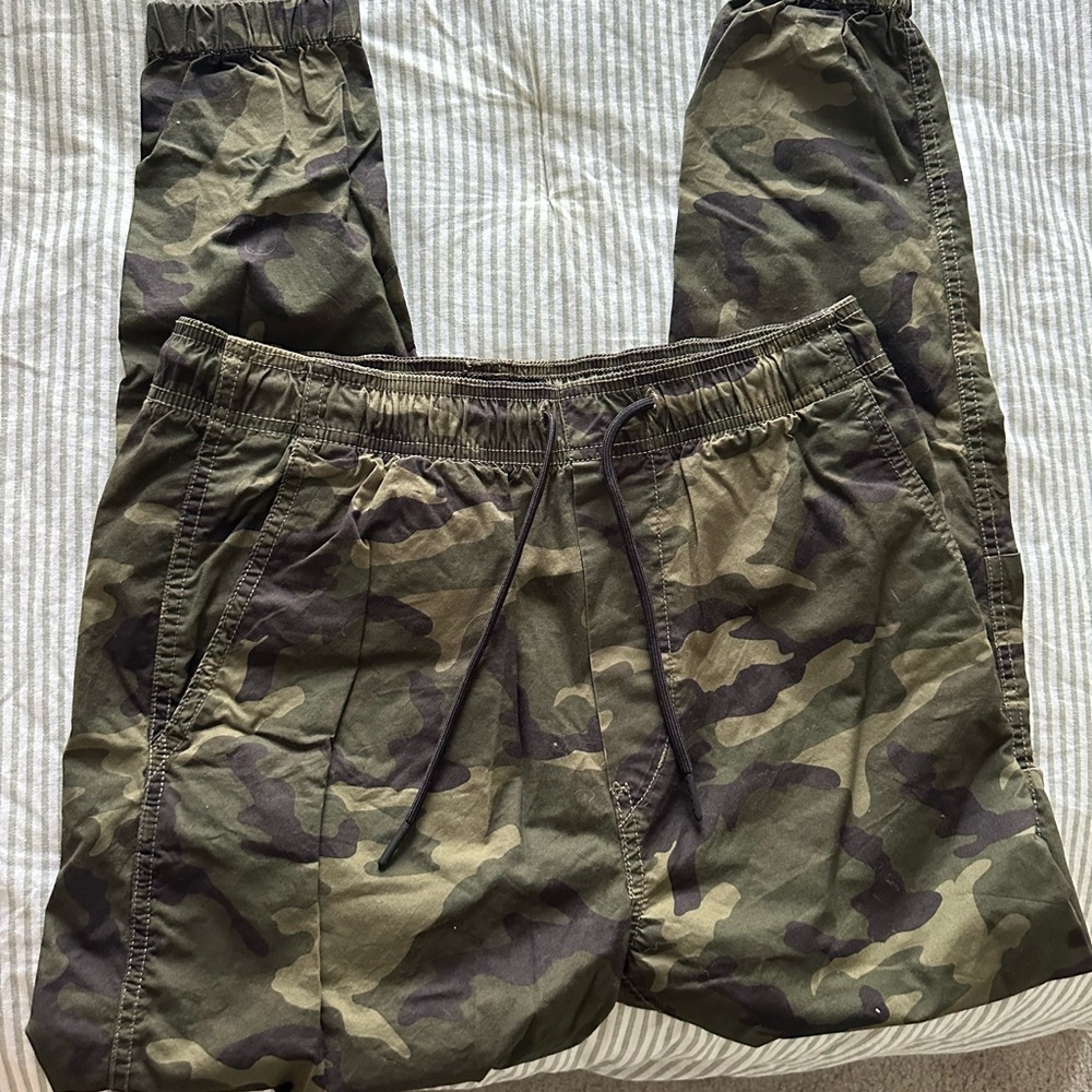 American Eagle Camo Joggers
